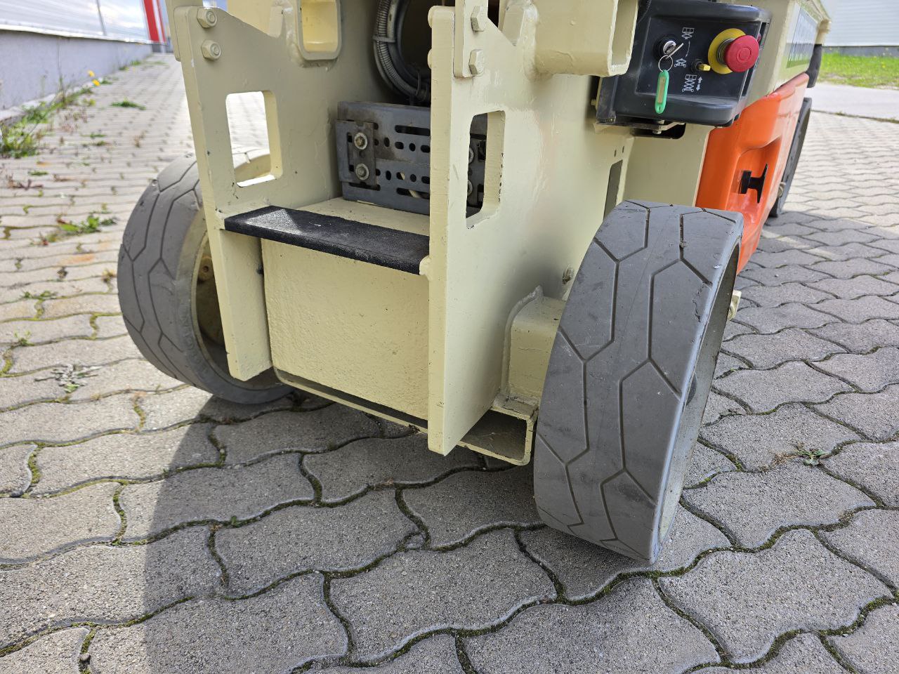 JLG 2630ES – elektromos ollós emelő (P2224) - Image 6