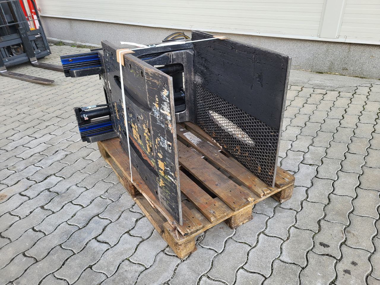 CASCADE 28G-MCB-2A-75691 - Nyitási tartomány: 571 mm – 1.965 mm | Villakocsi méret: ISO 2 / FEM 2 – kartonfogó adapter