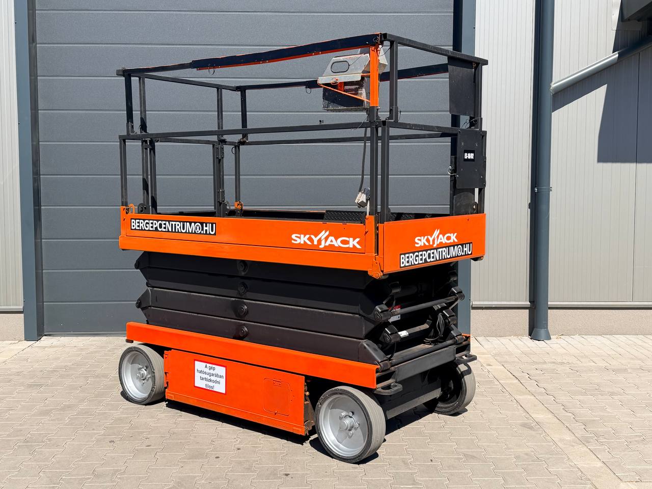 SkyJack SJ III 4626 - 10 m munkamagasságú elektromos ollós emelő